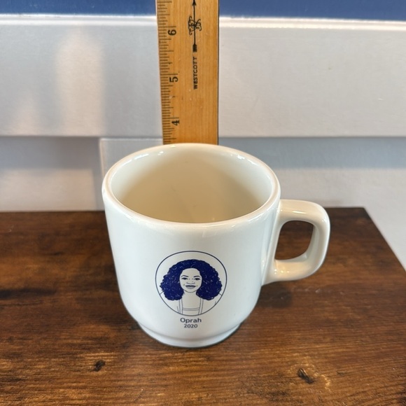White Mug with Portrait Design of Oprah Winfrey 2020 by Fishs Eddy - Picture 6 of 7